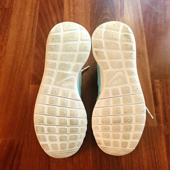 Nike Rosche snowflake pattern 5Y - Picture 2 of 3